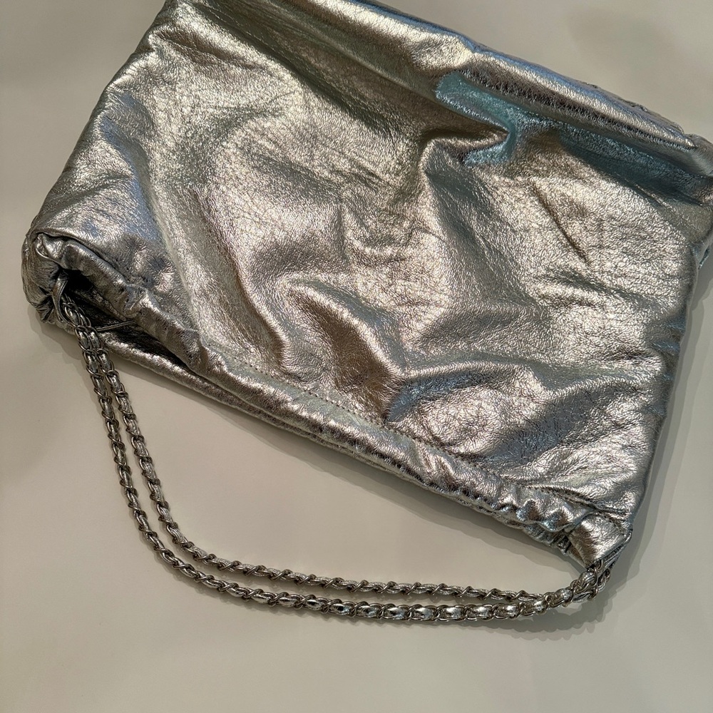Elegant Silver Woven Shoulder Bag - Picture 3 of 9
